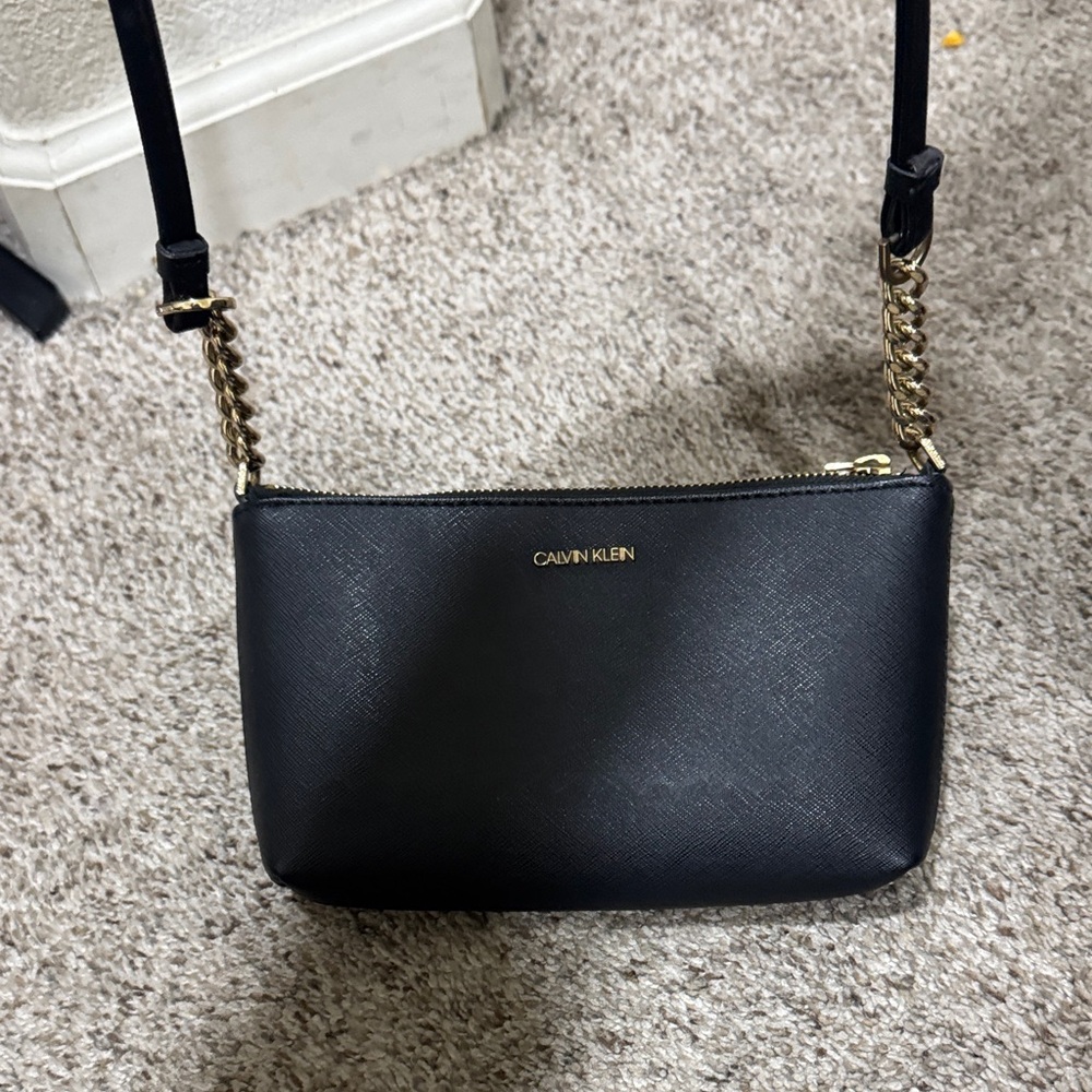 Calvin Klein Black Crossbody Bag Wristlet Gold Chain Strap Small Minimalist - Picture 9 of 13